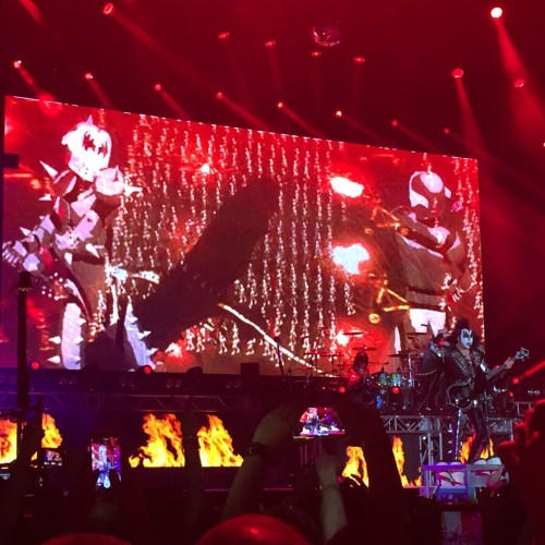 !Mirad, somos KISS y somos super heterosexuales!